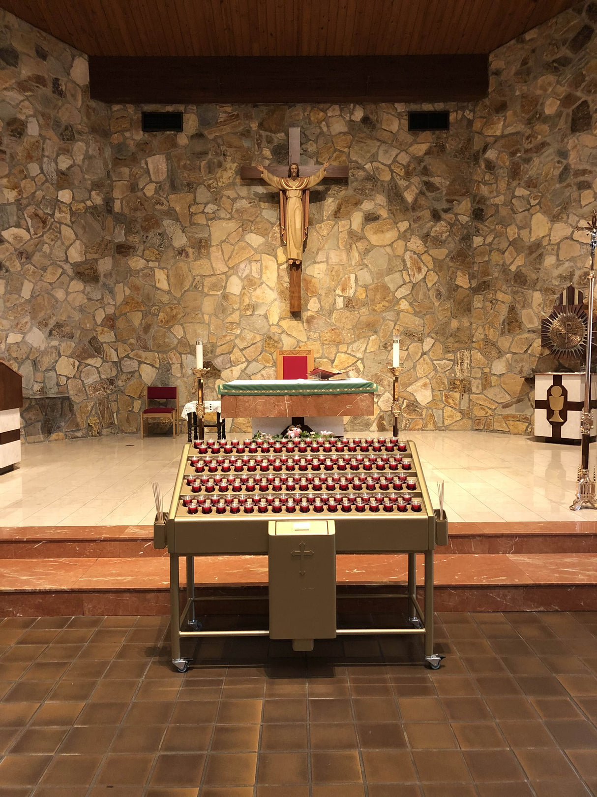 St. Patricks | Votive Candle Burning Unit | 136 Piece