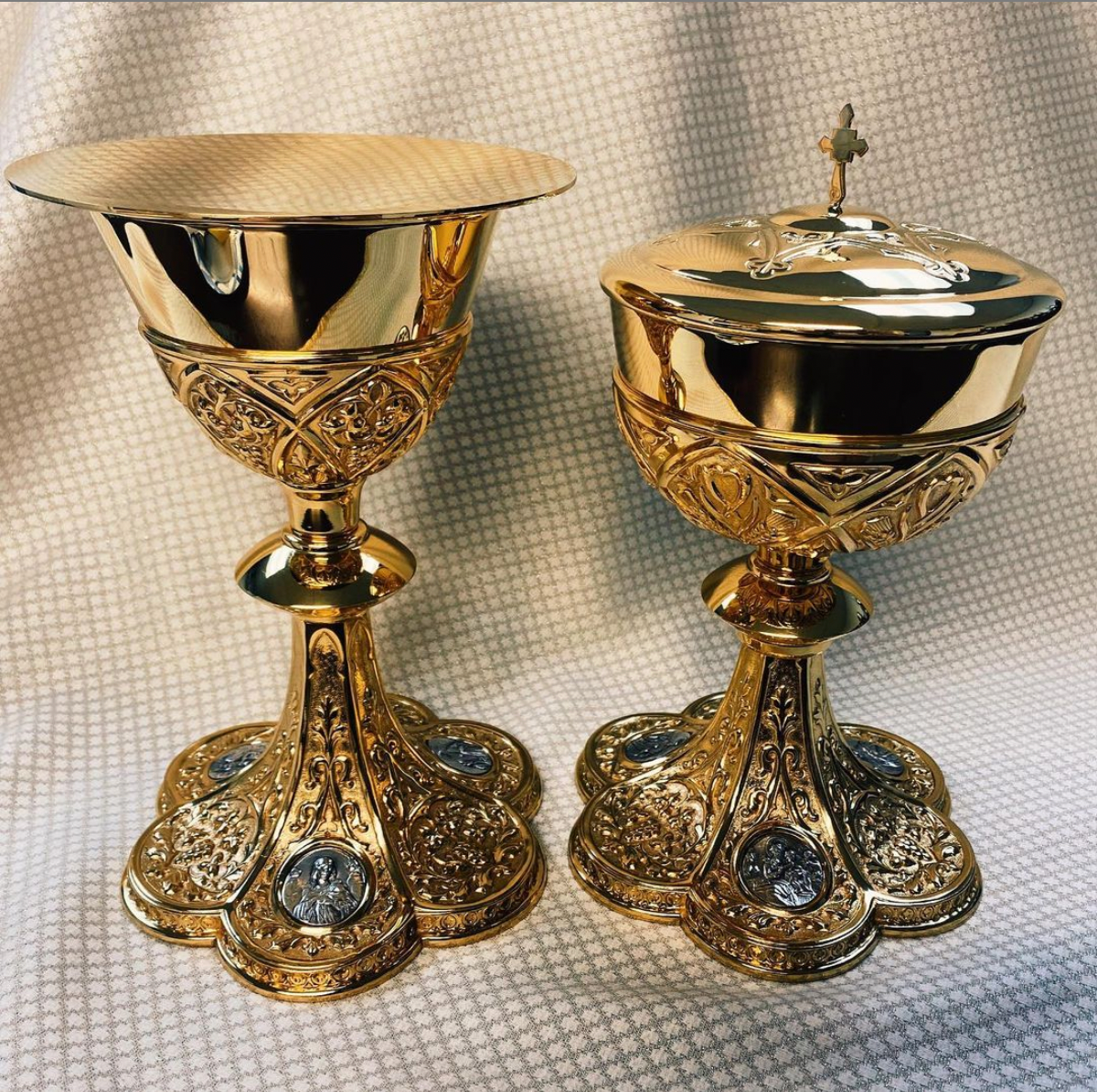 Gothic Chalice and Ciborium - Molina - Chiarelli's Religious Goods & Church Supply